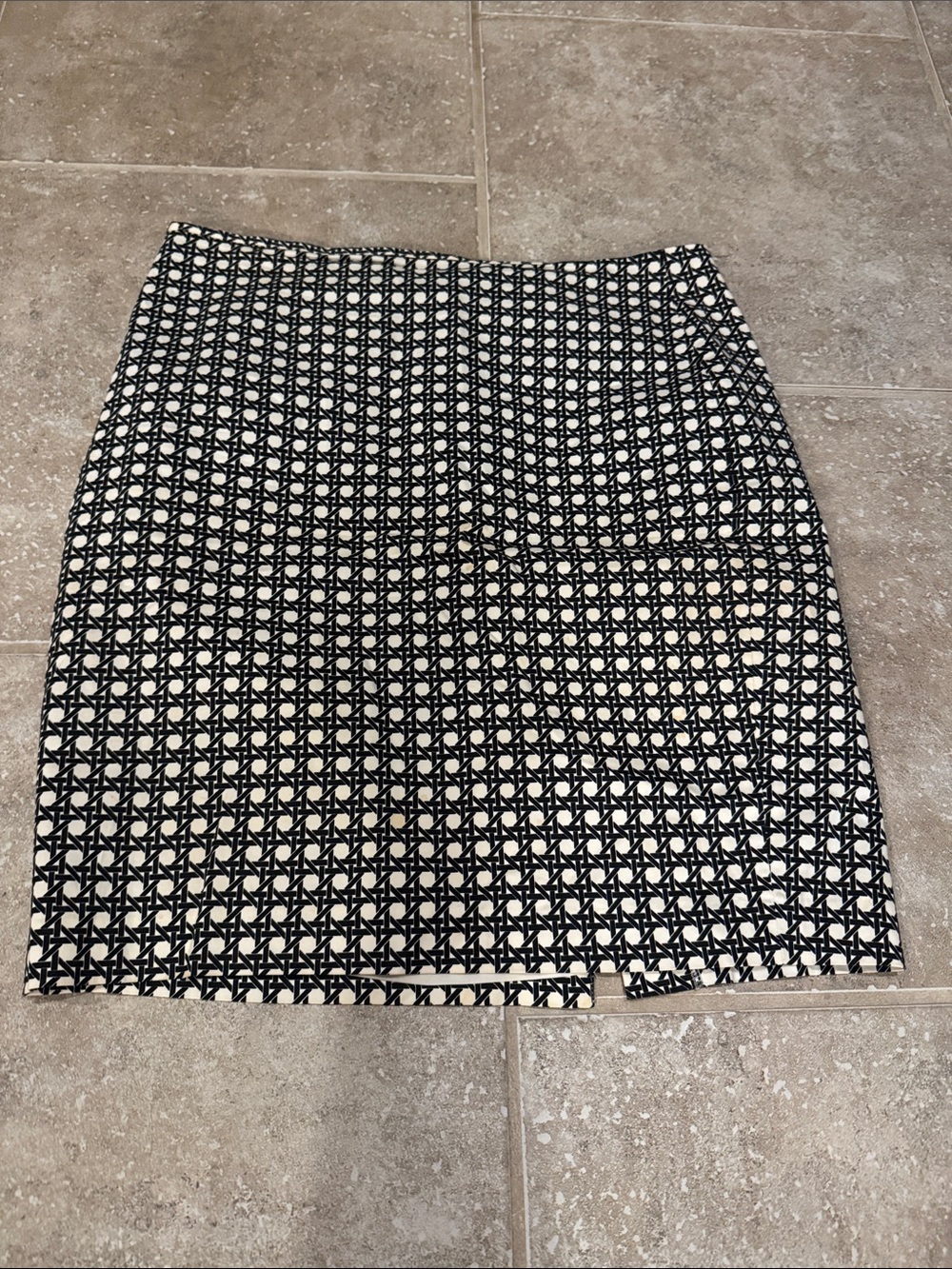 Ann Taylor Black and White Geometric lined Pencil Skirt